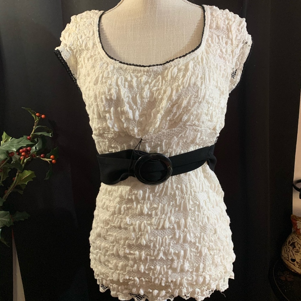 Wrapper XL White Lace Top with Belt